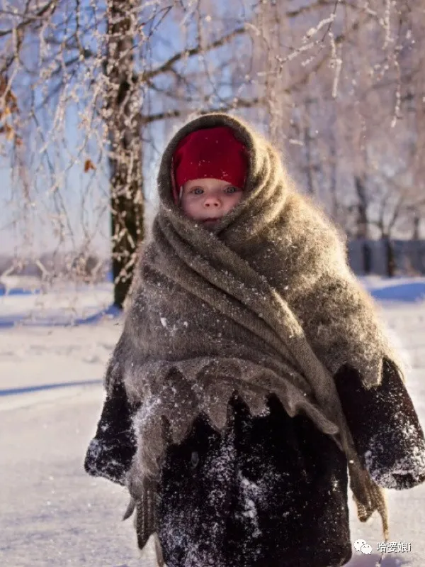 冬天裡的俄羅斯小朋友，個個可愛似套娃，網友：好想都抱走