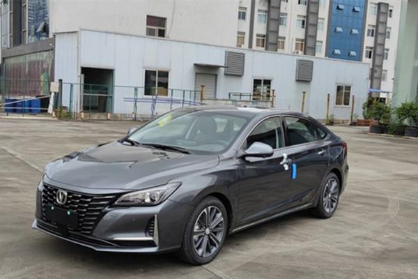 新款長安銳程CC實車圖曝光！車頭造型小改，搭載藍鯨1.5T