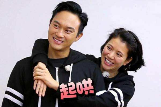 張智霖為袁詠儀慶生,曬美照卻暴露愛馬仕包包,總收藏價值半億多 張智霖為袁詠儀慶生,曬美照卻暴露愛馬仕包包,總收藏價值半億多