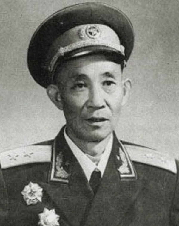 1958年，湖南一撿糞老漢，因一封信暴露身份，領導：他是開國將軍