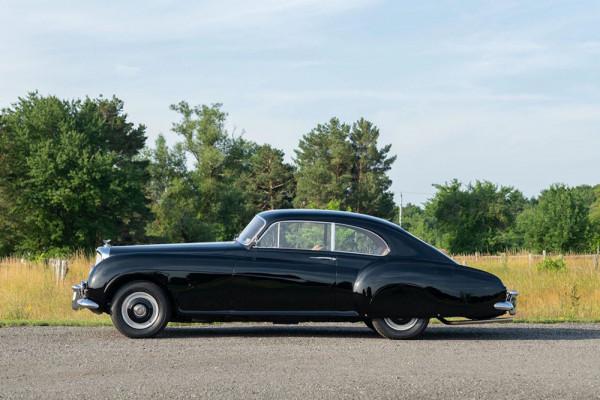 007詹姆斯-邦德最優雅的汽車——賓利R型歐陸