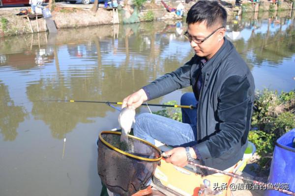 冬天釣魚，為什麼窩裡魚很多，魚口卻不好？原因如下