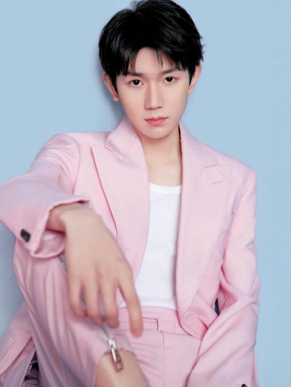 內娛穿西裝最好看的十位男明星：肖戰氣質絕佳，任嘉倫一人千面