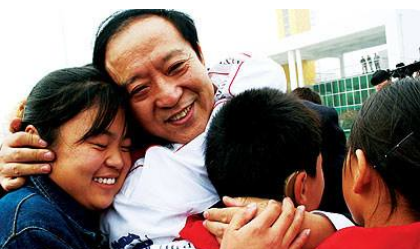 &OpenCurlyDoubleQuote;瞎折騰&rdquo;牛群：拋下馮鞏當縣官，卸任後，做夢都想跟馮鞏合作