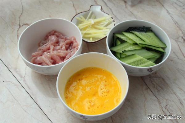 這5種食材放到一起炒，是北方的一道經典下飯菜，節日家宴受歡迎