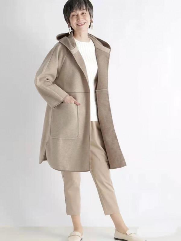 女人過了60歲，冬季會打扮不顯老，掌握這四點時尚優雅又顯氣質