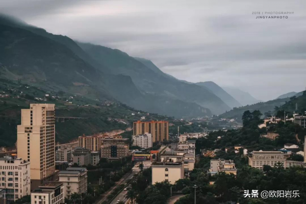 最高海撥5130米，七十二道拐等你挑戰，這條險峻的線路，虐嗎？