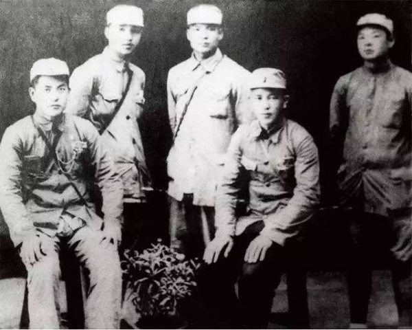 抓了100多俘虜，返回途中一個偽軍悄悄溜掉了，誰也沒注意