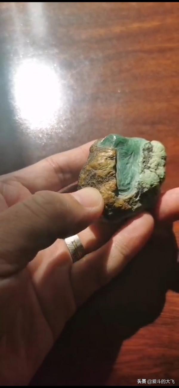 個人收藏的綠松石,湖北絕坑的果凍料!大家說雕什麼好? 個人收藏的綠松石,湖北絕坑的果凍料!大家說雕什麼好?