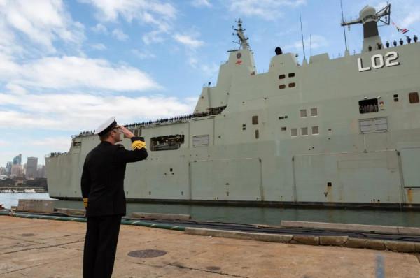 “堪培拉”級兩棲攻擊艦圖集（118圖）