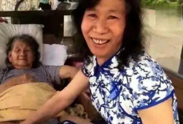 52歲男人穿旗袍20年,只為母親開心,“等娘死後,我再換回男裝” 52歲男人穿旗袍20年,只為母親開心,“等娘死後,我再換回男裝”
