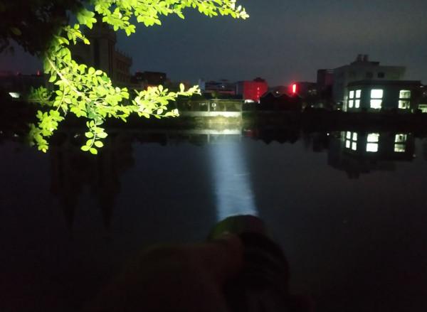 隨手劃去，皆是光明：CYANSKY K3手電