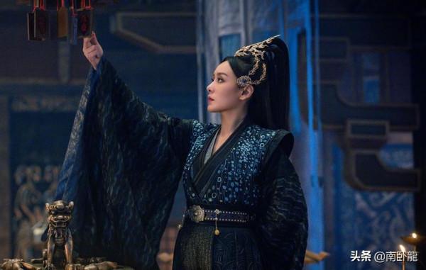 《唐門：美人江湖》上映，克拉拉恃美行兇，這部電影太養眼