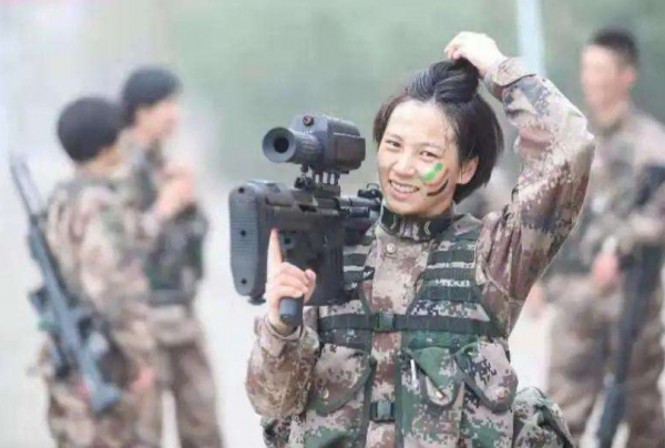 00後“女槍王”沈夢可：18歲參軍入伍，曾力壓76名男狙擊手奪冠