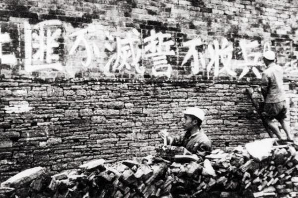 匪首為報復紅軍,曾五次帶人挖賀龍將軍祖墳,老巢所藏物令人咋舌 匪首為報復紅軍,曾五次帶人挖賀龍將軍祖墳,老巢所藏物令人咋舌