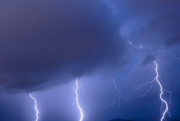 軍官10年間被雷劈中3次，死後4年墳墓再次被劈，他做了什麼事？