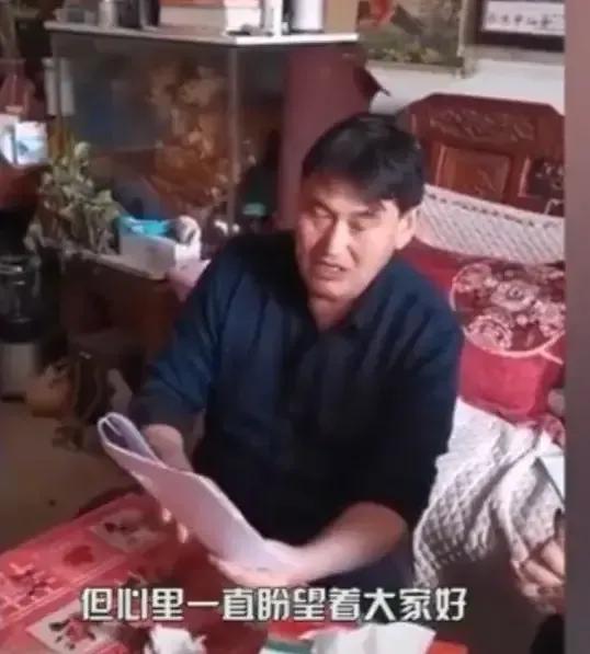 大衣哥讀懺悔書,全程黑臉,大衣哥稱“不會原諒” 大衣哥讀懺悔書,全程黑臉,大衣哥稱“不會原諒”