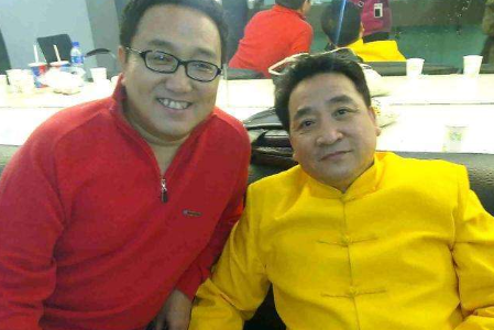 演員句號：再婚娶小11歲妻子“丫蛋”，讓喪子的岳父母晚年不流淚