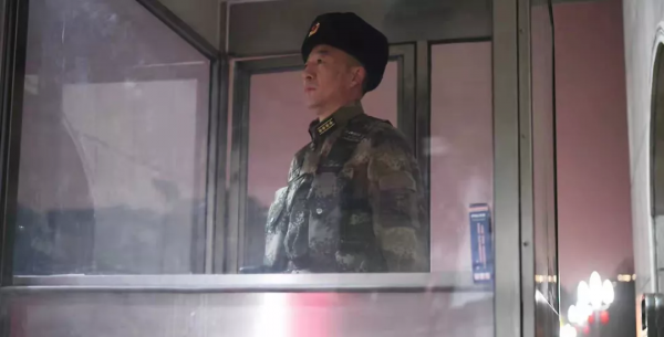 除夕，將軍站崗