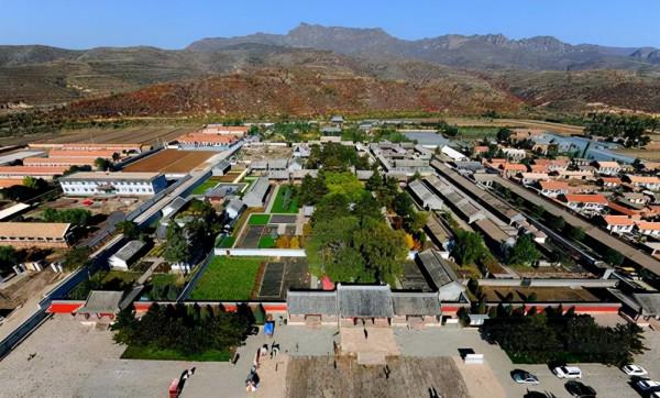 內蒙古一奇特景點，為清朝王爺府邸，規模宏大布局精巧建築壯觀