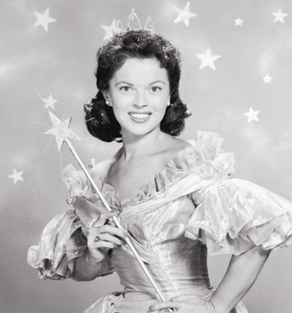 2014年秀蘭·鄧波兒在家人陪伴下去世,77年以外交官身份造訪中國 2014年秀蘭·鄧波兒在家人陪伴下去世,77年以外交官身份造訪中國