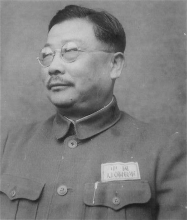 李克農俘獲2名女俘虜，為何要放掉穿長靴的？他的回答讓戰士大悟