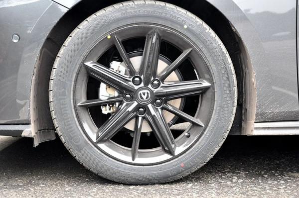 試駕即將上市的長安UNI-V：個性十足 效能更佳