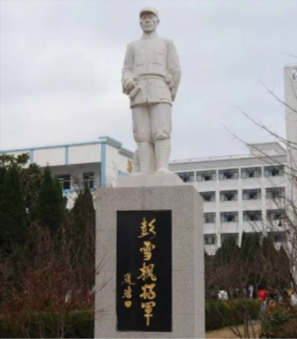 1946年烈士陵園慘遭破壞,為收集彭雪楓屍骨,一個啞巴賠上了性命 1946年烈士陵園慘遭破壞,為收集彭雪楓屍骨,一個啞巴賠上了性命
