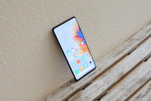 買對不買貴，2022年這三款手機最值得購買，價效比超高絕對不吃虧