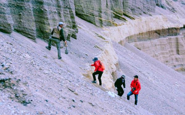 珠峰8848米，火星的山高2.1萬米，為啥地球上的山都不超過1萬米？