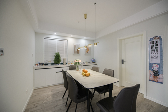 110㎡老房翻新,無主燈現代風帶來的簡潔與時尚 110㎡老房翻新,無主燈現代風帶來的簡潔與時尚