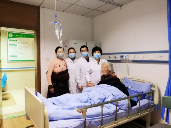 82歲老人半個月不能進食以為是食管癌，結果是肉堵食道