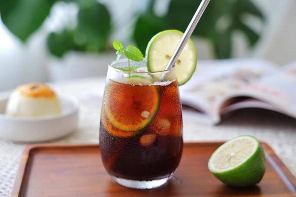 在家自制一杯冰美式有多簡單？學會再也不用去咖啡館了，無敵簡單