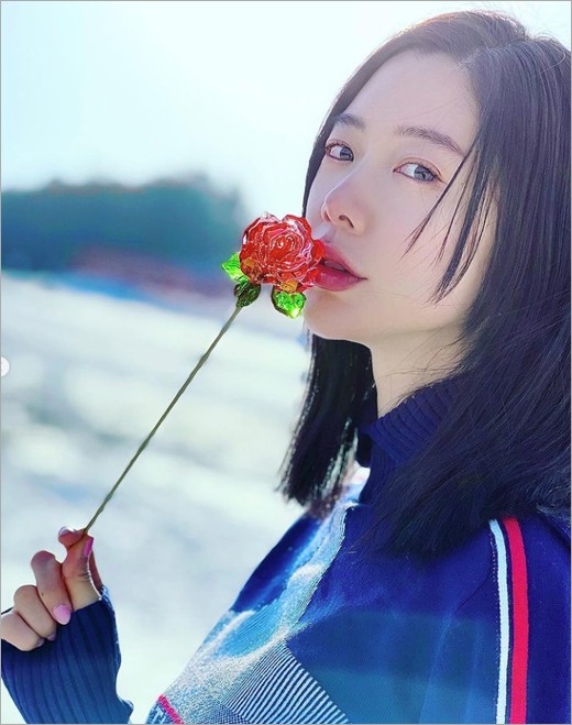 韓國女藝人Clara社交網站發照秀美貌