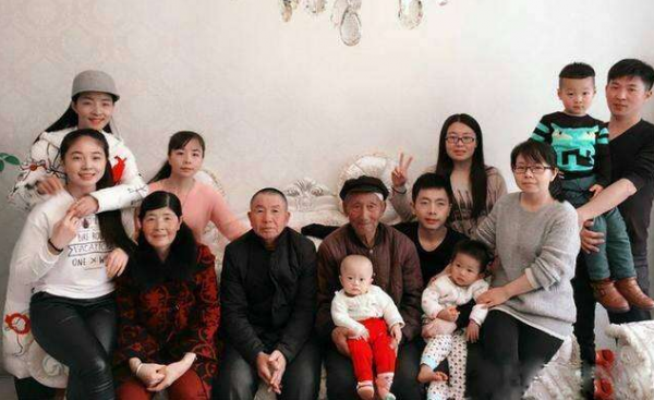 王二妮：星光大道走紅，一人撐起全家，風光背後的艱辛與淚水