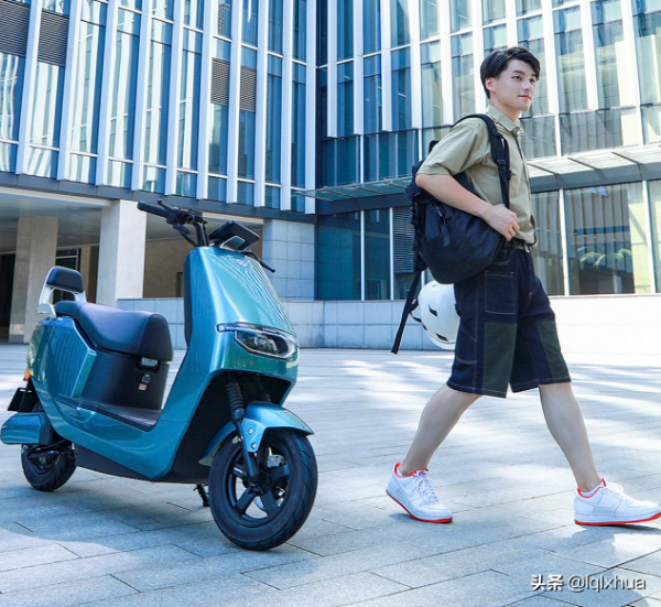 最大續航200KM搭載1200W電機，動力強速度快，兩款跑外賣的電動車