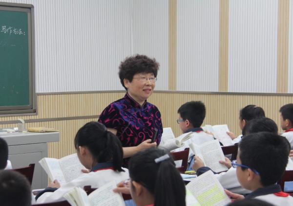 校長痛批教師上課兩大現象,為何不遵守師德?老師:請領導先帶頭 校長痛批教師上課兩大現象,為何不遵守師德?老師:請領導先帶頭