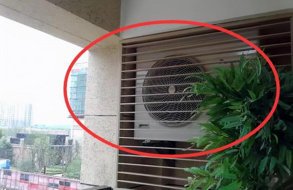 頭次見空調外機裝在陽臺上，老師傅稱絕了，懊悔自家裝錯了