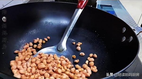 做辣椒油直接把油潑在幹辣椒上你就錯了，大廚教你一招，又香又辣