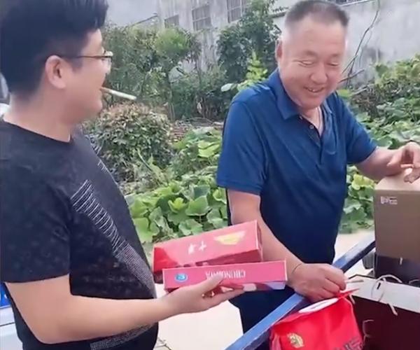 安徽岳父痛失愛子，女婿每次回家都和岳父聊得火熱：嫁對人很重要