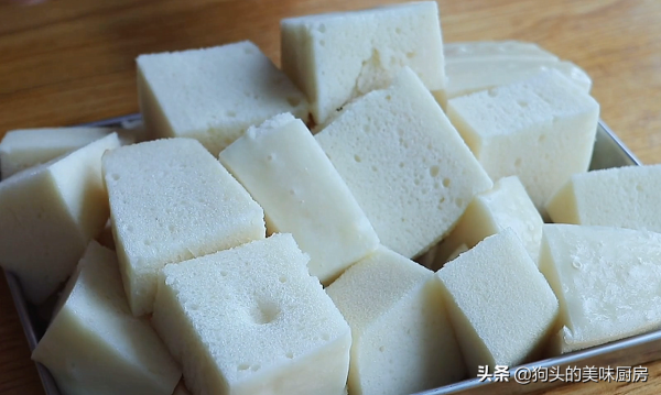 家裡有牛奶跟麵粉就能做的牛奶鬆糕,細膩綿軟,比發糕簡單好吃 家裡有牛奶跟麵粉就能做的牛奶鬆糕,細膩綿軟,比發糕簡單好吃