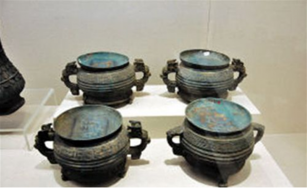 陝西老漢挖出4個銅罐,當夜壺用26年,經專家鑑定為國寶級文物 陝西老漢挖出4個銅罐,當夜壺用26年,經專家鑑定為國寶級文物