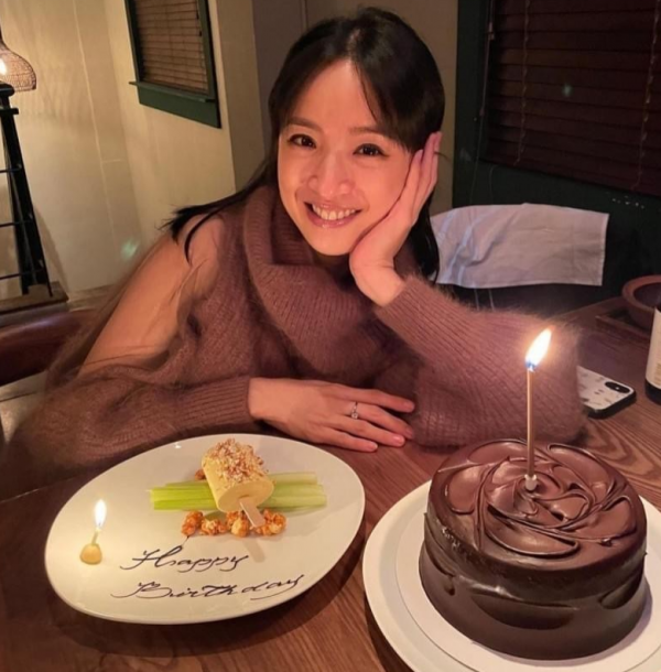 林依晨坐完月子復出開工！自曝一個月減肥18斤，穿束身裙勒出細腰