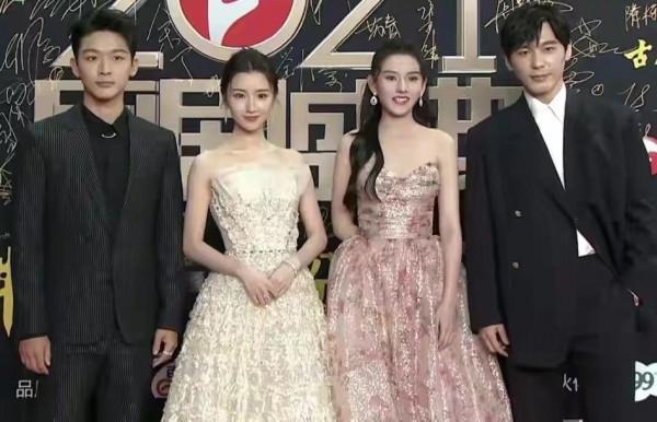 群星亮相紅毯!宋祖兒花裙像公主,毛曉彤顏值高,董潔最有女人味 群星亮相紅毯!宋祖兒花裙像公主,毛曉彤顏值高,董潔最有女人味