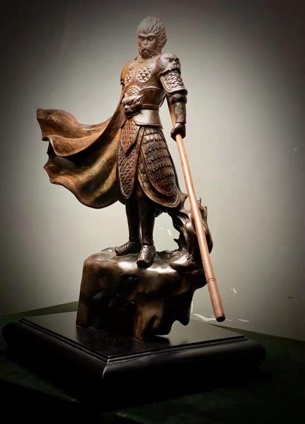 工地上的農民居然是根雕大師，無意挖出來一根木頭，雕刻後太牛了