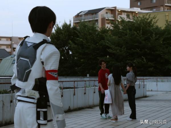 假面騎士Revice:新變身器出現,男主弟弟想變身卻被看不起 假面騎士Revice:新變身器出現,男主弟弟想變身卻被看不起