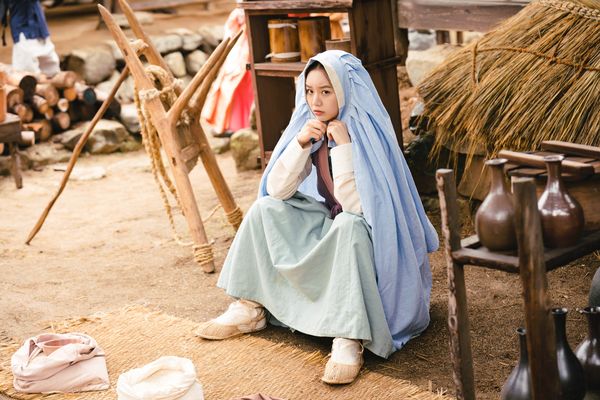 惠利《花開時想月》真的跌進水肥田 全身飄惡臭樂觀喊：心情真好