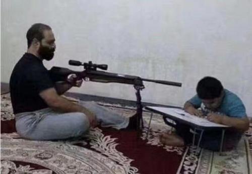 小學生&#39;倒數第一&#39;試卷走紅，老師崩潰，網友：大飽眼福了