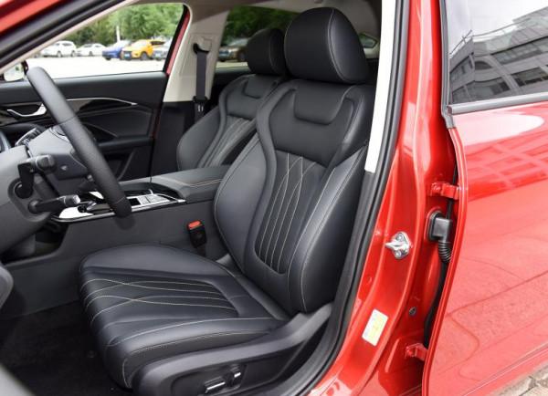 售9.99-13.99萬元，動感外觀+寬適空間，奔騰B70還是家庭用車首選