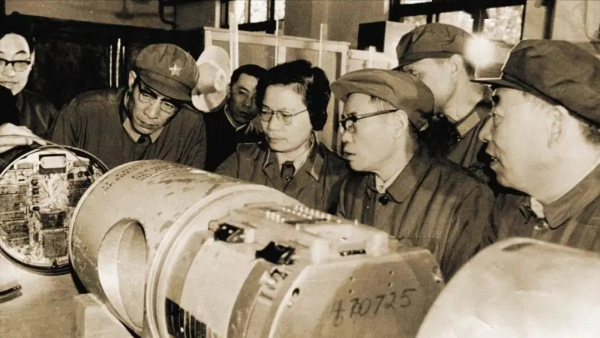 1969年大戰一觸即發，毛主席急令軍區領導離京，做好一切戰爭準備